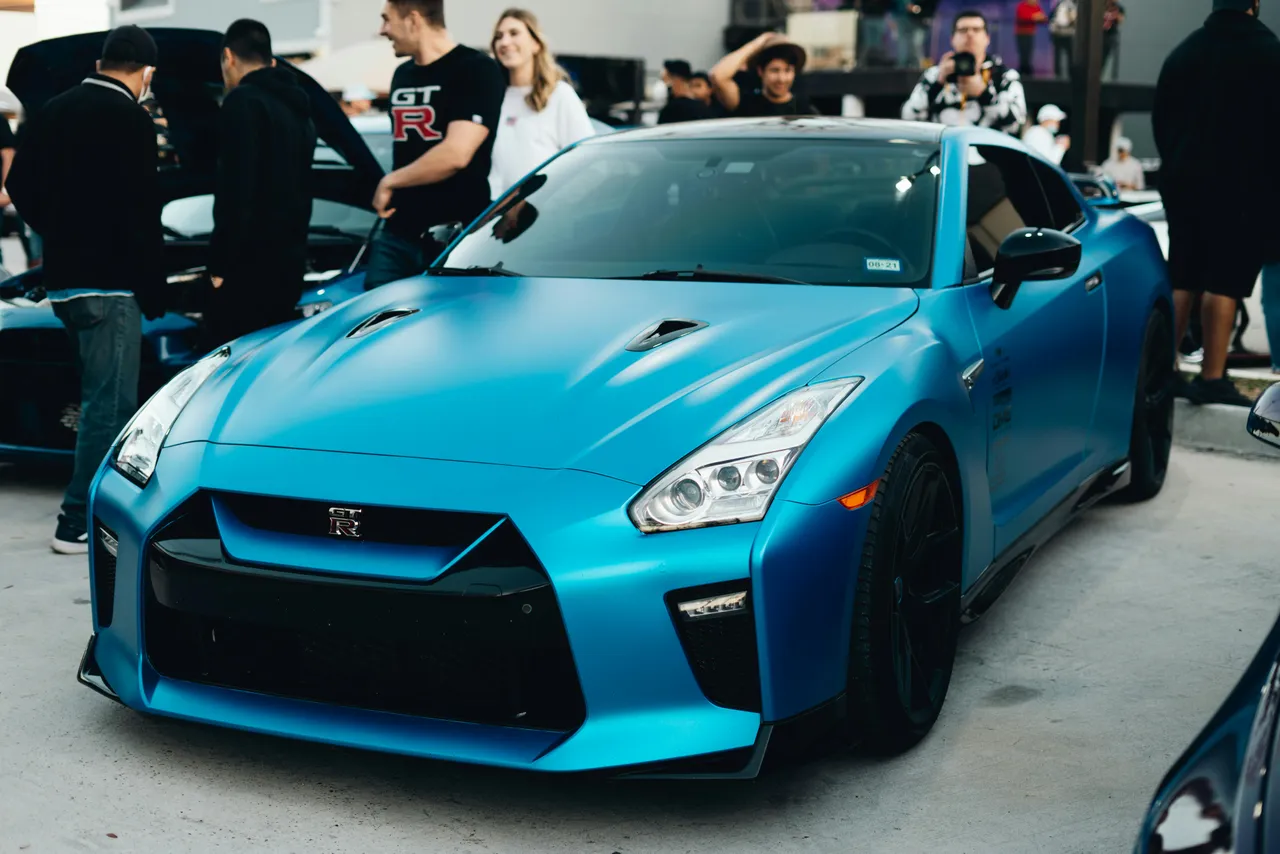Nissan GTR (1).jpg