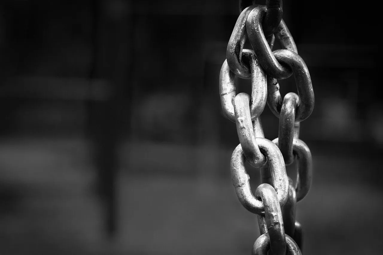 chain-1742948_1280.jpg