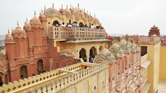 hawa-mahal-inside.jpg