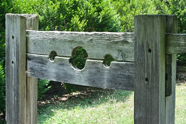 pillory-51540_640.jpg