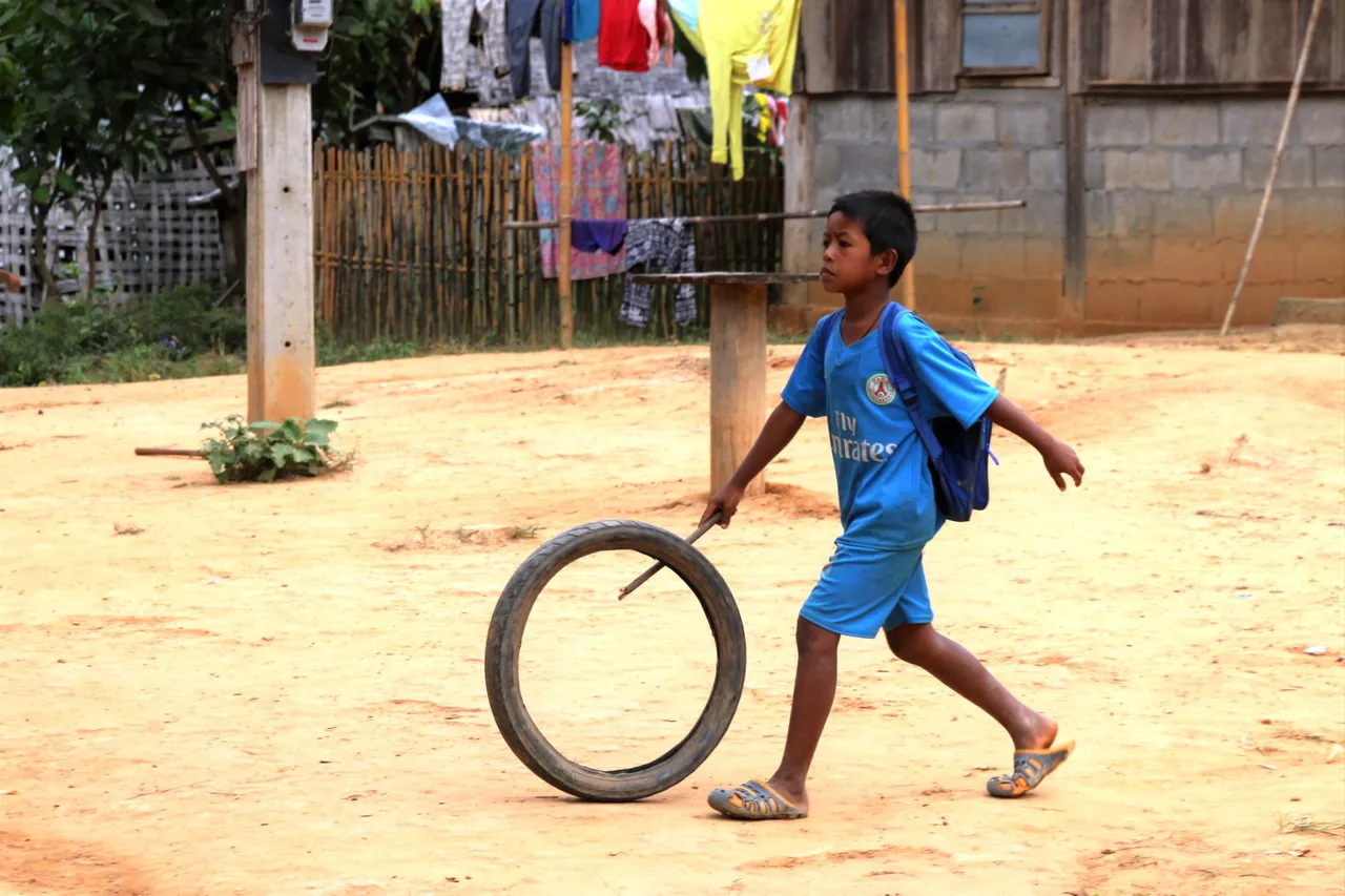 4-Lao-boy-playing.jpg