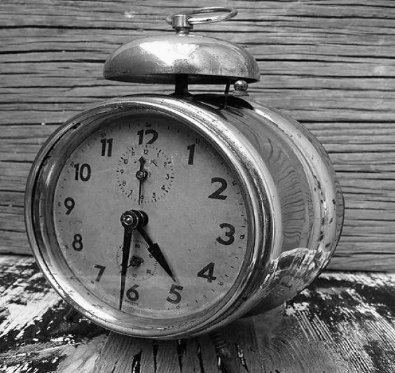 f790929077a13fb461de4573b33d5c50 - alarm clock from etsy via pinterest - black and white.jpg