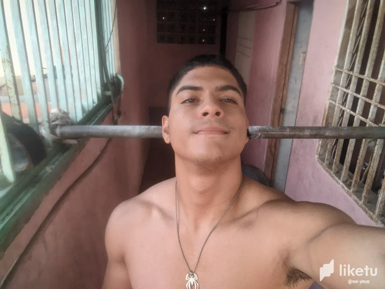 clvojll1o00n9masz4iin258n_PXL_20240501_184301923.webp