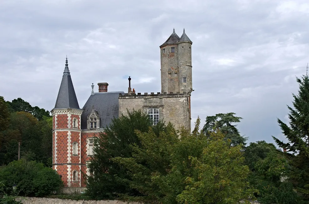 Château de Beaumont-la-Ronce © Daniel Jolivet.jpg