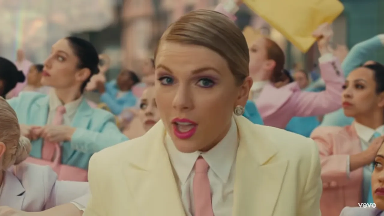 Taylor Swift ME - Screenshot at 2019-04-27 13:44:20.png