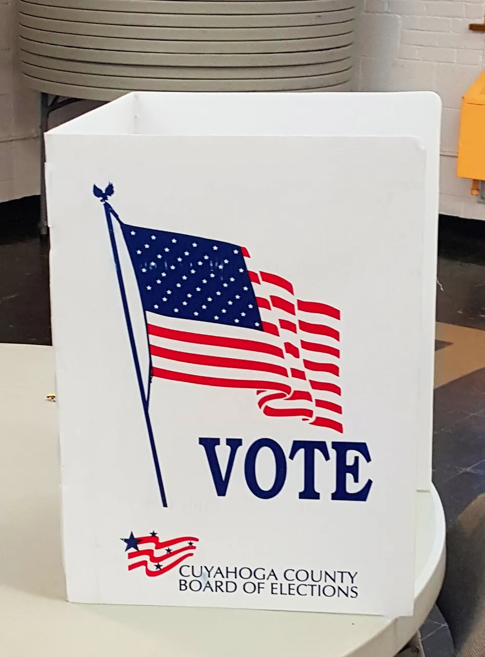 Voting_booth_-_Ohio_primary_election_-_March_15,_2016_(25784960616).jpg