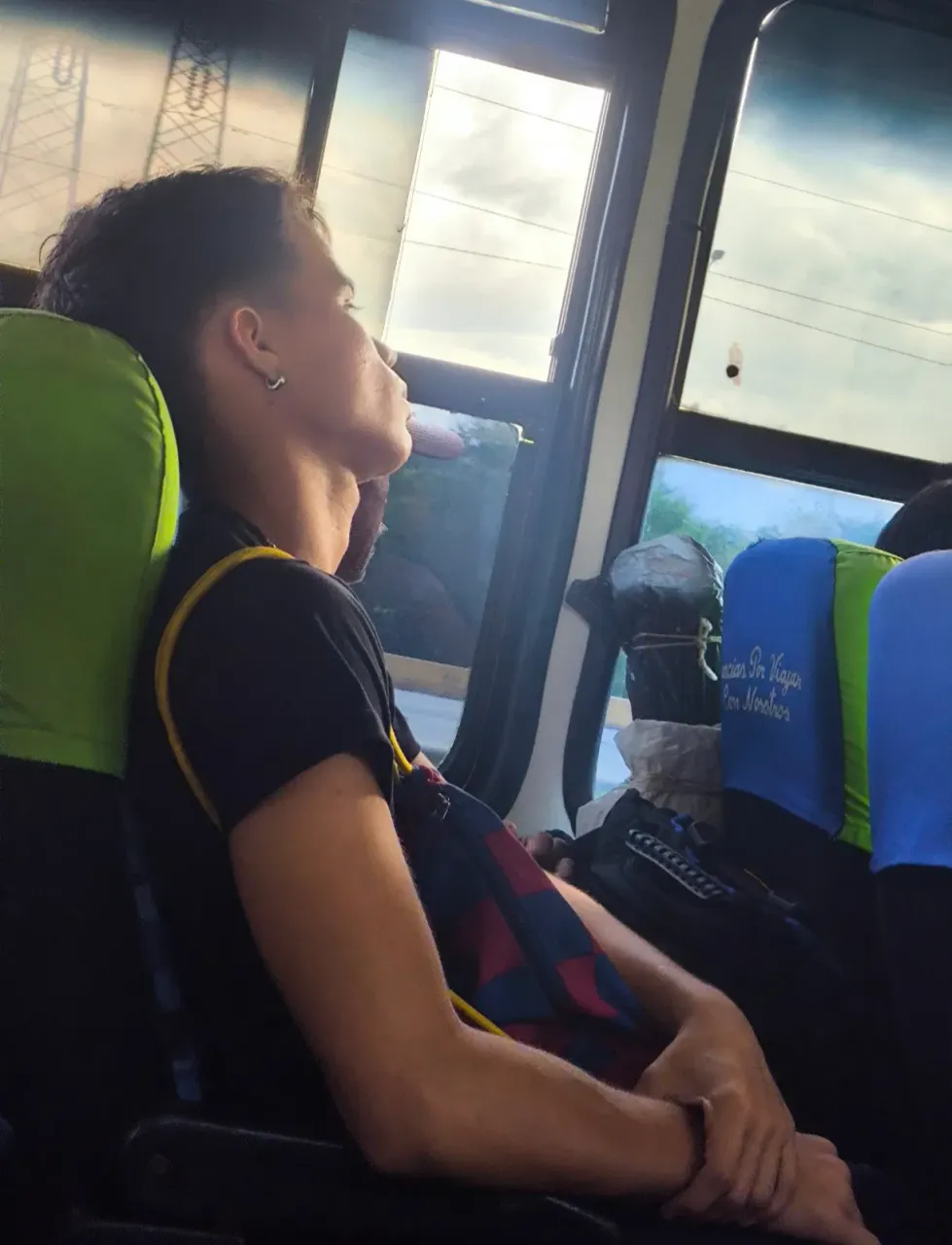 DgwyZ6rJAf3e4oH1_1000982642.webp