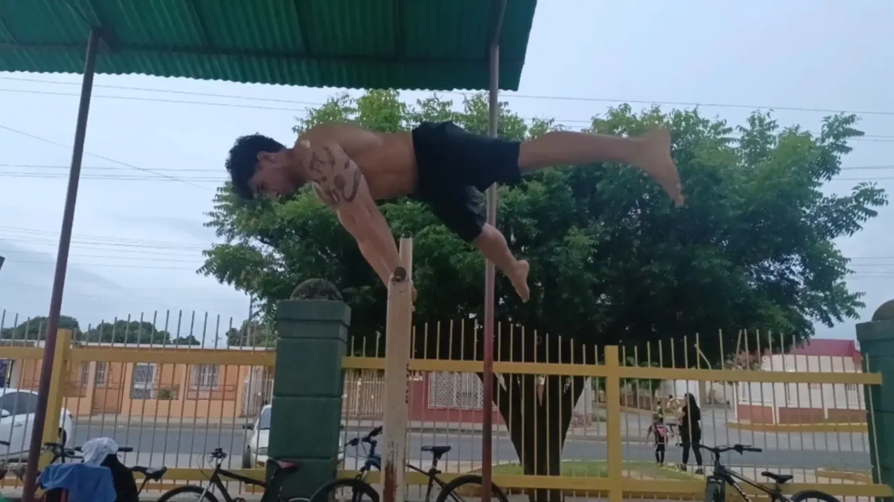 OYQBct48qL9xa802_1000418957.webp