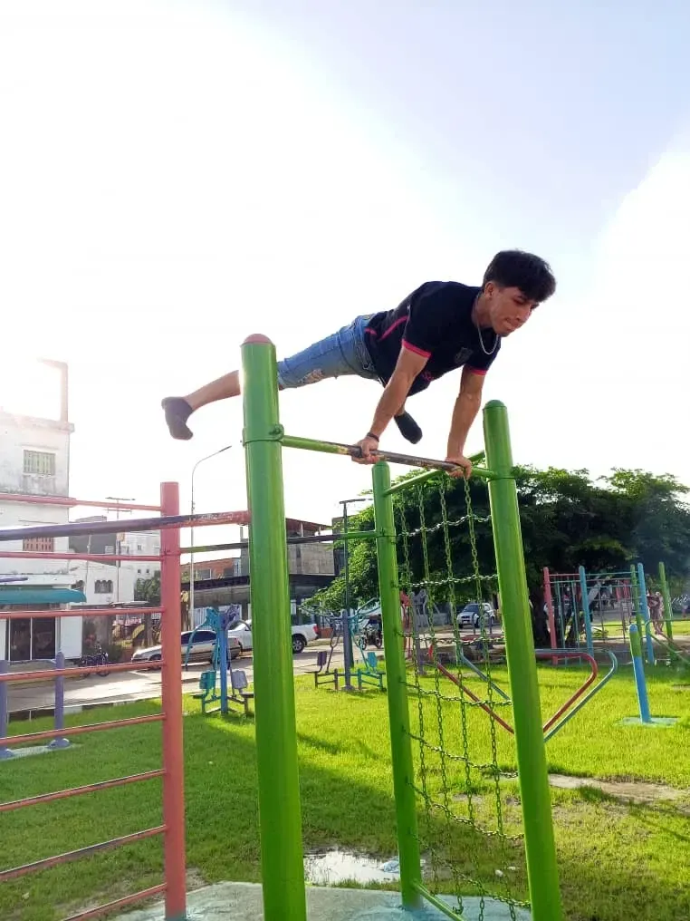 Dwq9kN6oQSEfWzRU_1000109237.webp