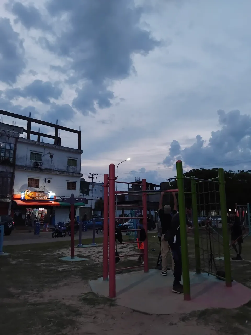 IEbdbFfhHlJTbEK3_1000078547.webp