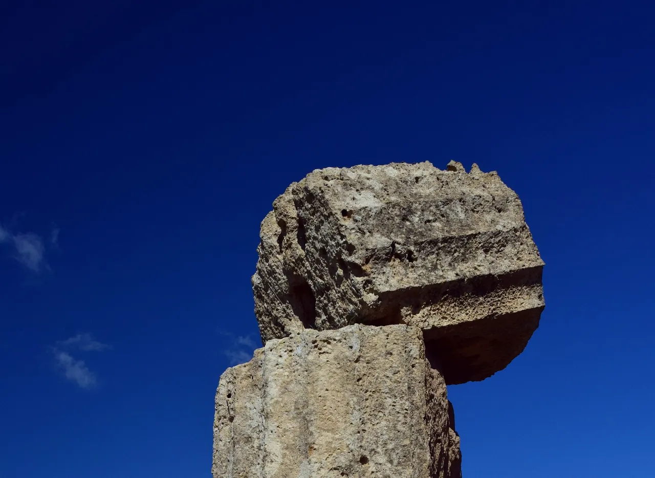 055 GreekPilar-Pixabay.jpg