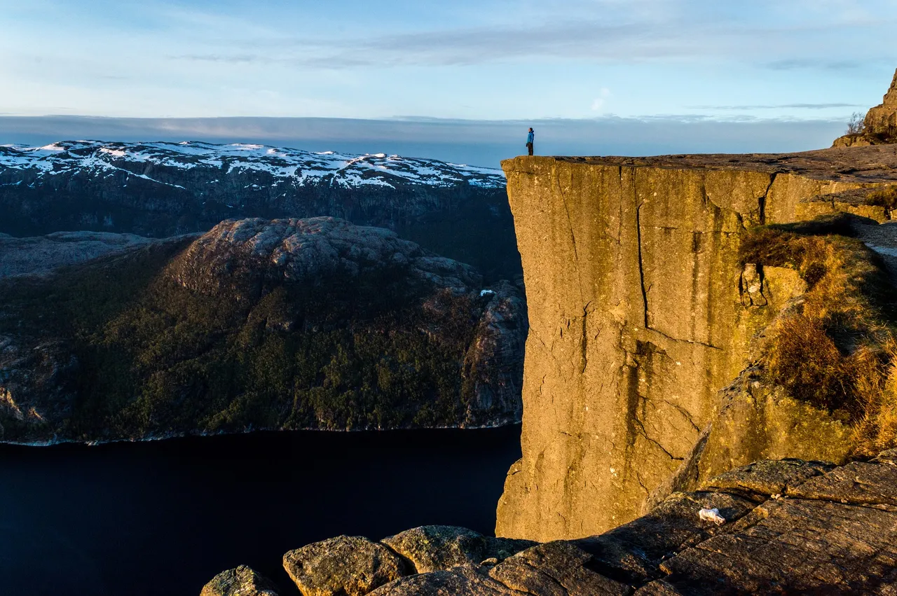 preikestolen-918955_1920.jpg