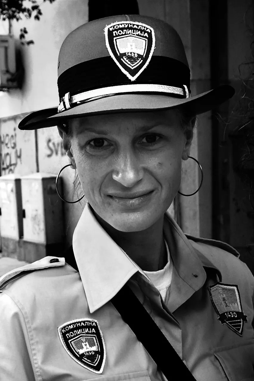 nela radunovic-bw-crop.jpg