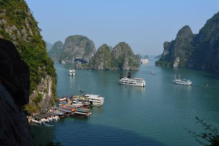 ha-long-bay-2404438__480.jpg