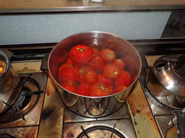 Blanching tomatoes crop August 2020.jpg