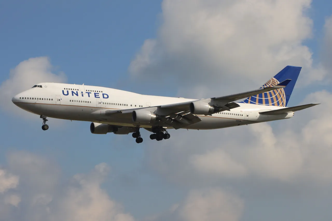 N117UA United AL -B744.JPG