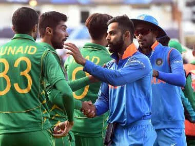 India-vs-Pak-handshakes-AFP2.jpg