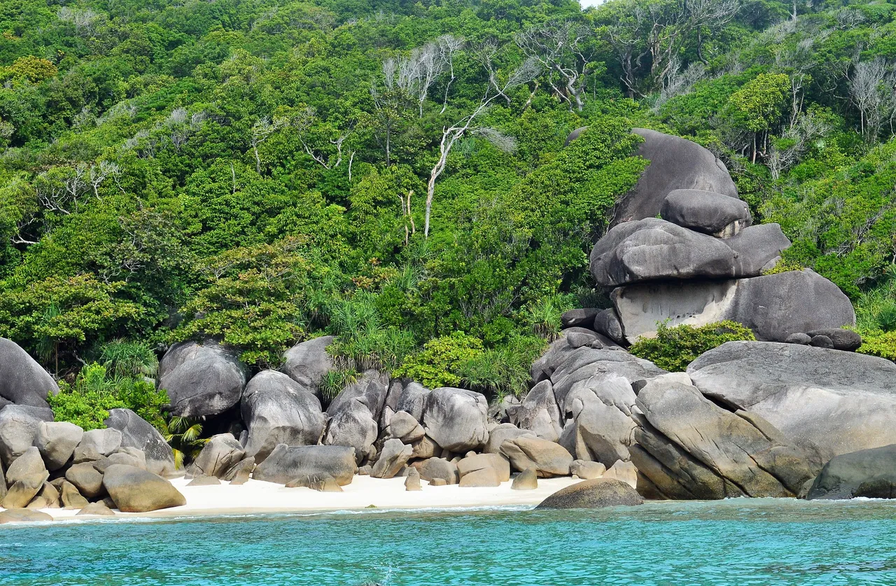 Granitfelsen auf Similan.jpg