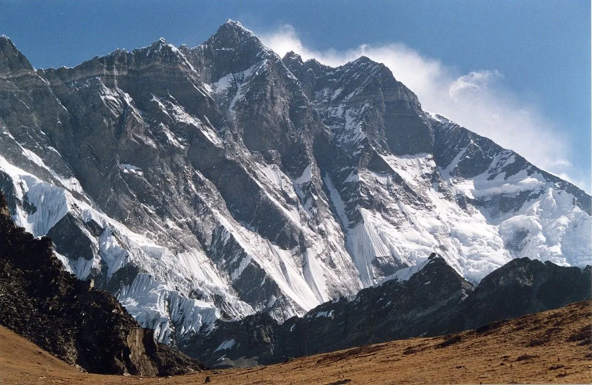 1200px-Lhotse-fromChukhungRi.jpg