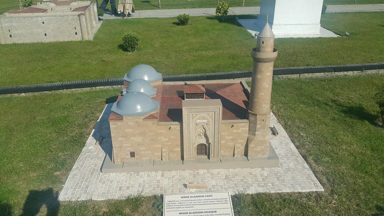 niğde alaaddin cami.jpg