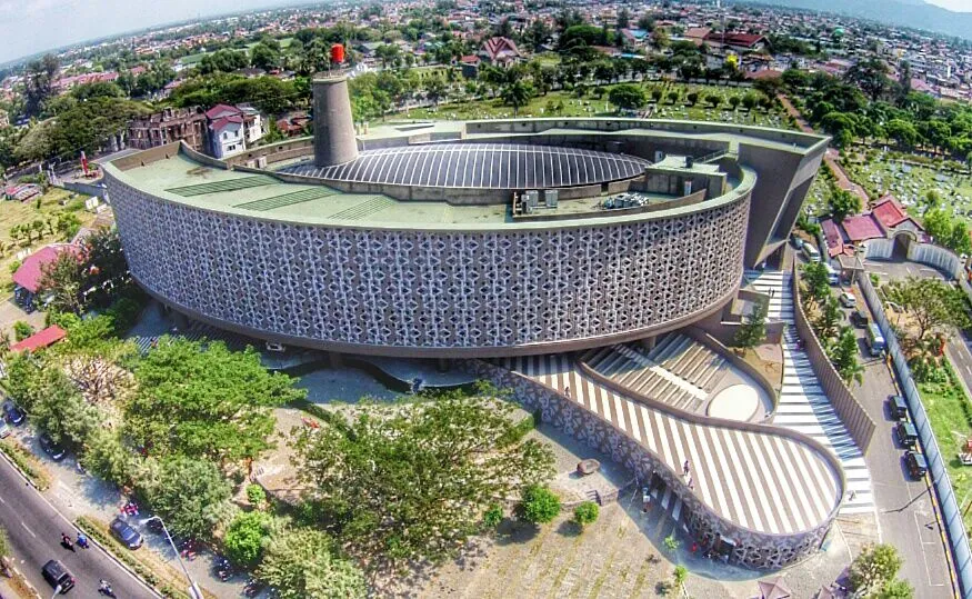 bangunan-museum-tsunami-aceh.jpg