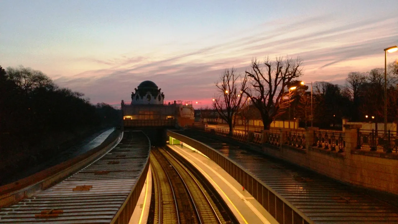 A Sonnenaufgang Hietzing.jpg