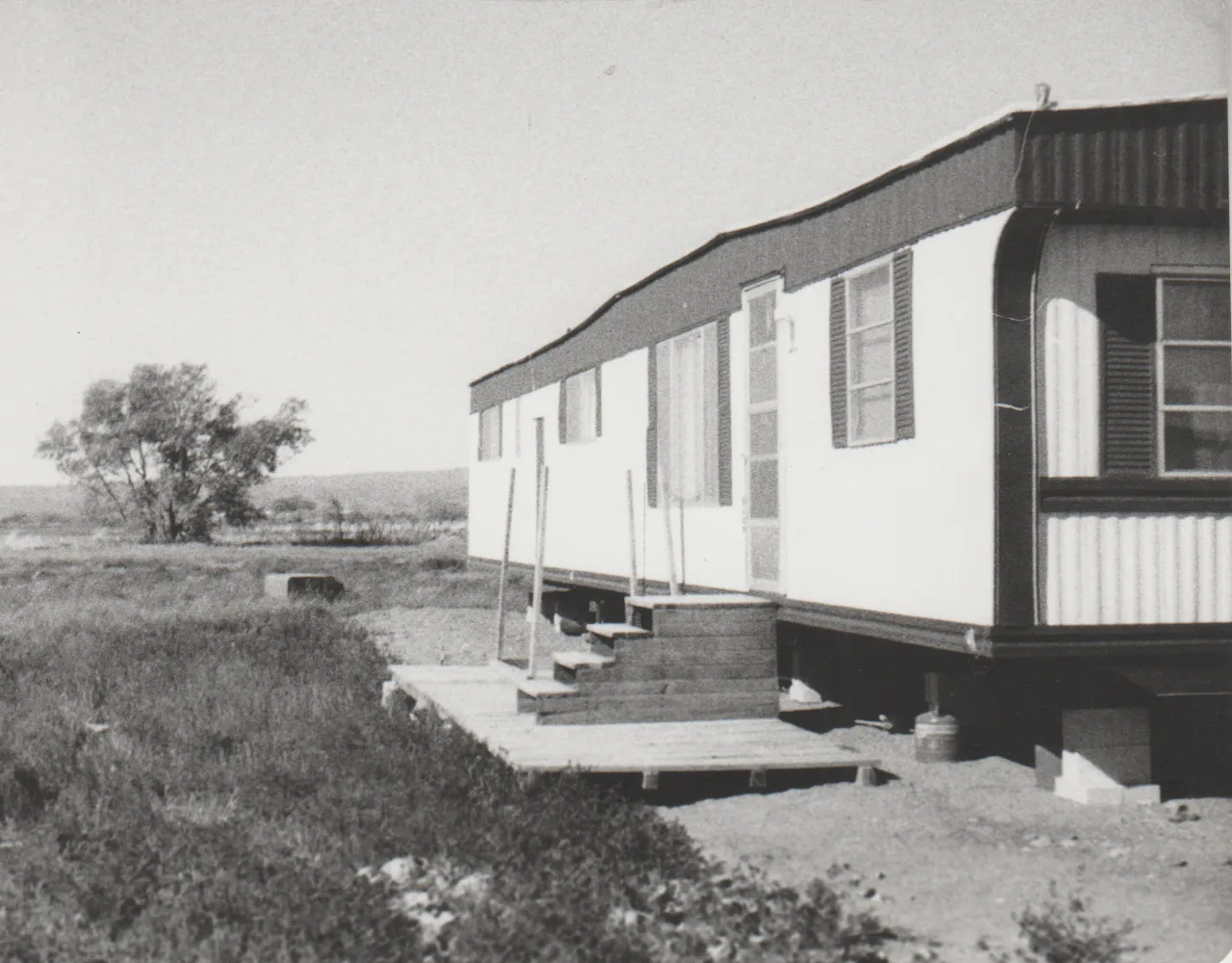 1975-03-27 - Thursday - Trailer with new porch extension, no date on these 2 photos, 2pics-1.png