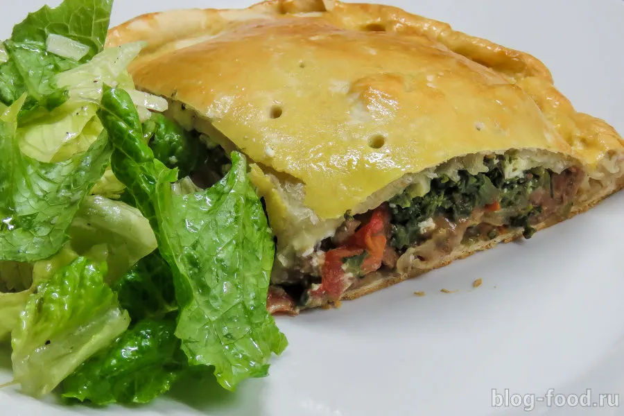 Pie with beef, cheese and rosemary