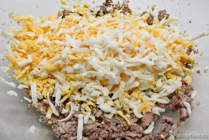 Рыбный салат с сайрой