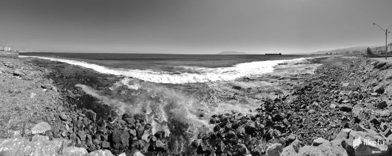 clhdlq7u700jy0pszeqa1fzee_pano-antofagasta-coast-001-bw.webp