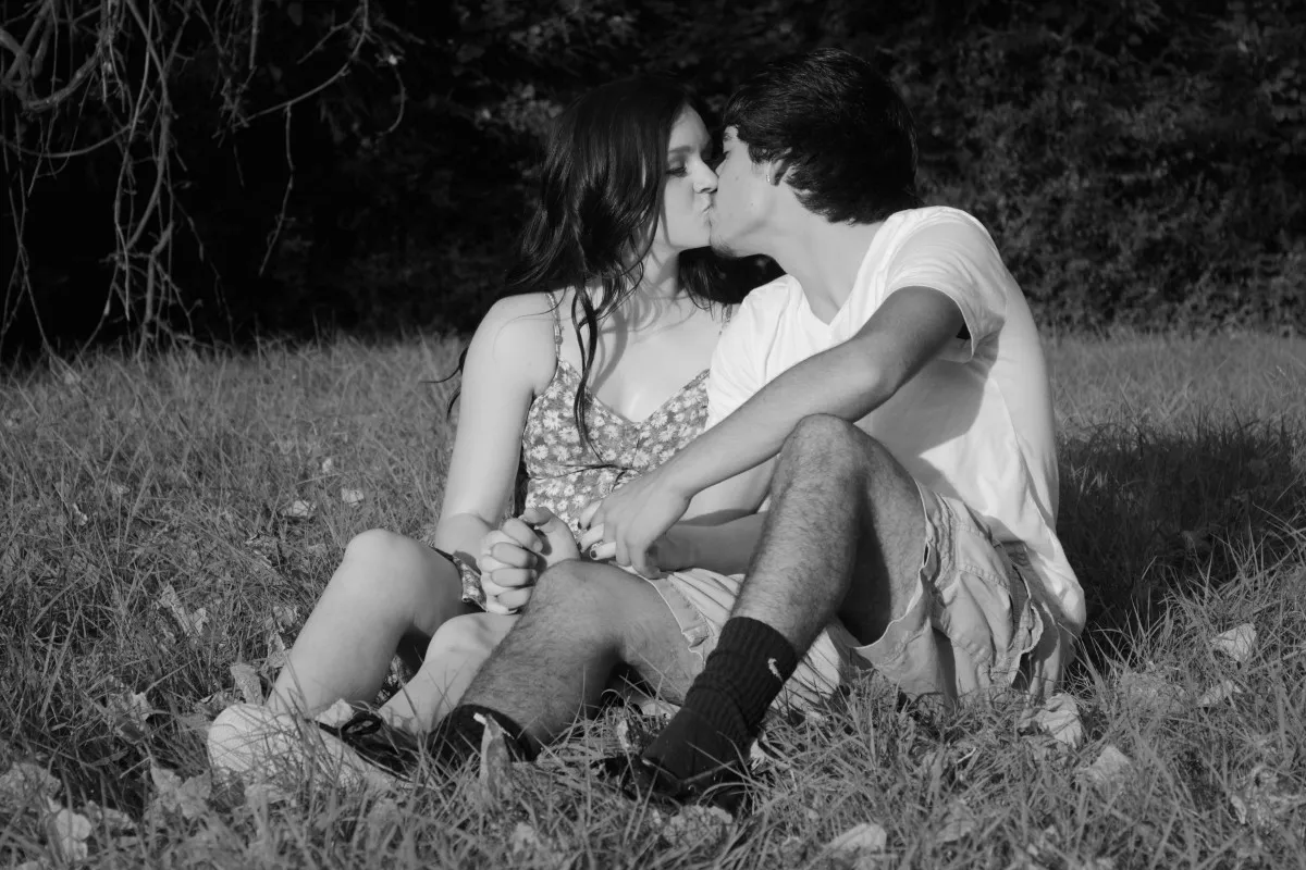 couple_cute_happy_couple_in_love_young_couple_smiling_romantic_beautiful_couple850821.jpg