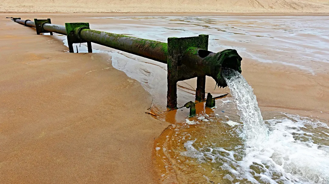 waste pipe outfall-3491306_1920.jpg