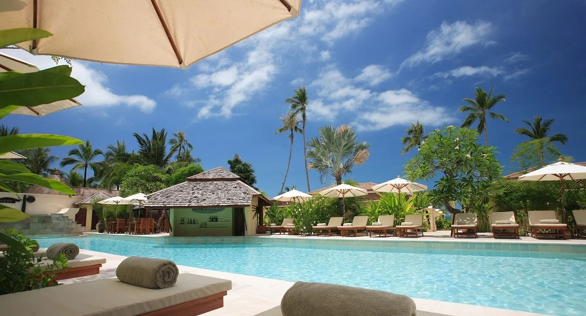 keep-commercial-resort-pool-clean-1.jpg