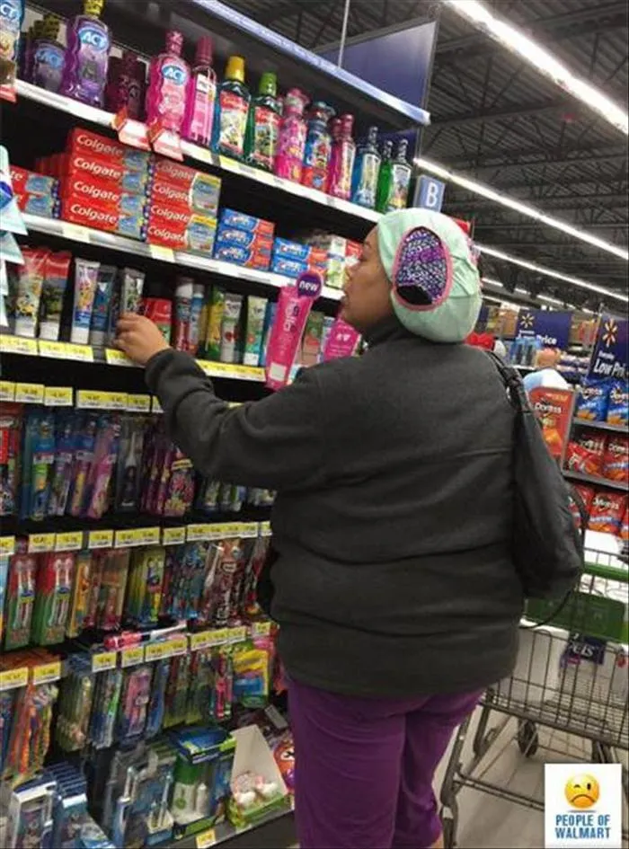 people-of-walmart-actually-exist-23.jpg