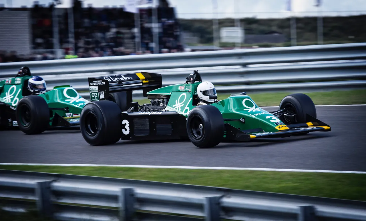 auto-racing-car-wallpapers-f1-12795.jpg