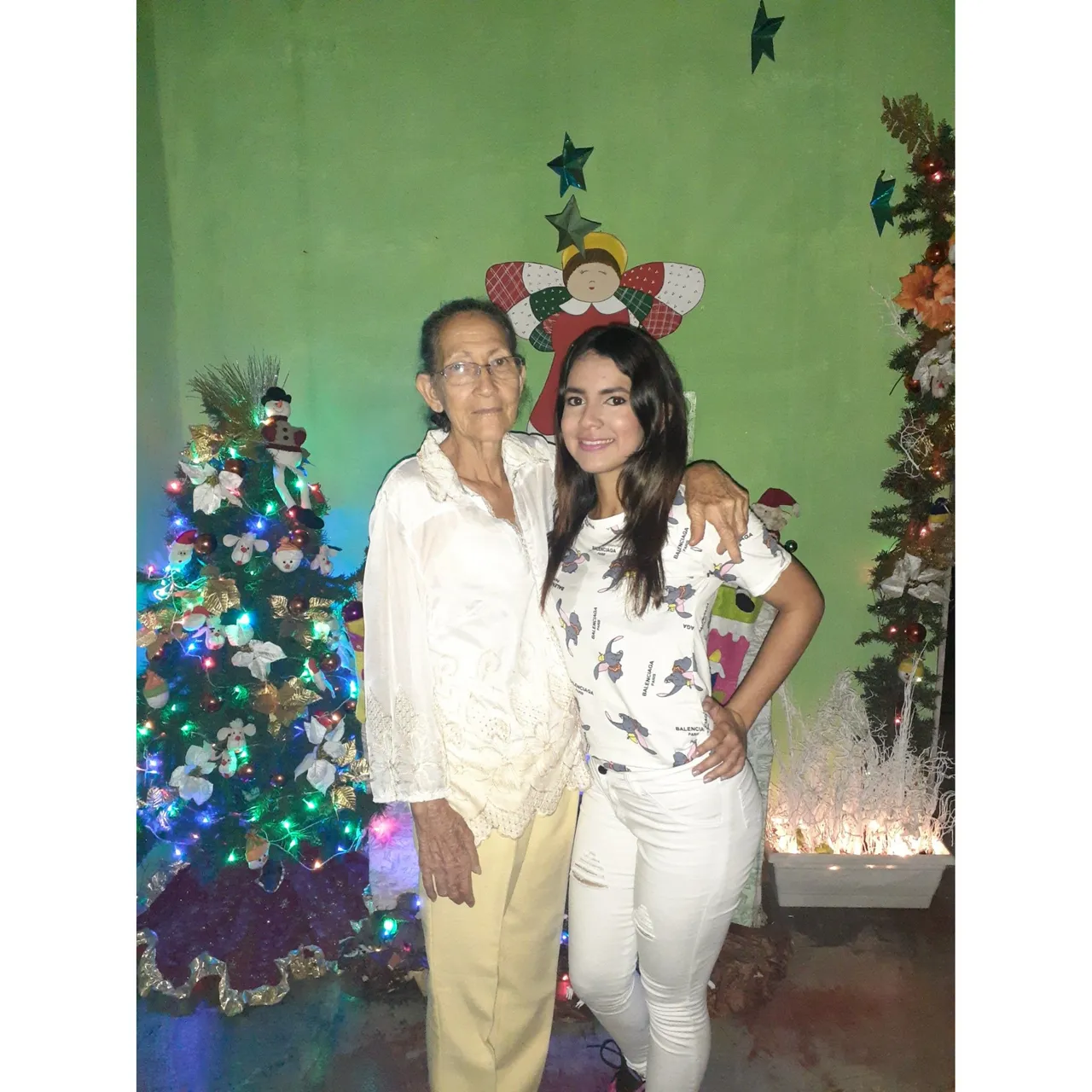 PicsArt_12-25-01.43.38.jpg