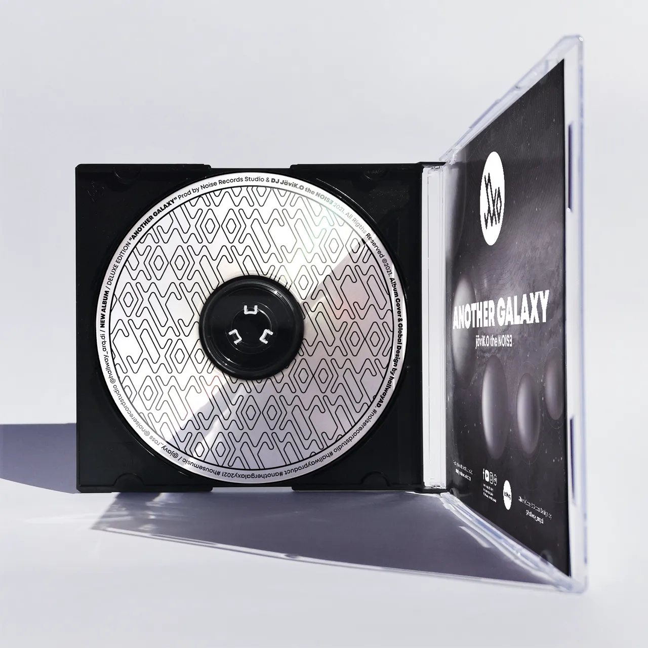 CD_Mockup_2K_High_Quality+++++2.png