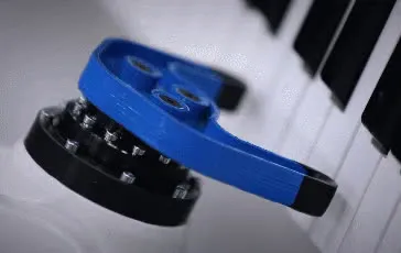 KUKAs-Robot-Rock-Band.mp4