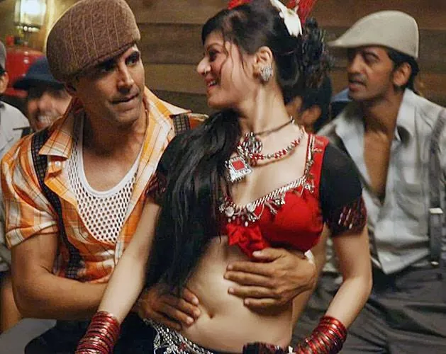 kainat arora with Akshay Kumar..jpg