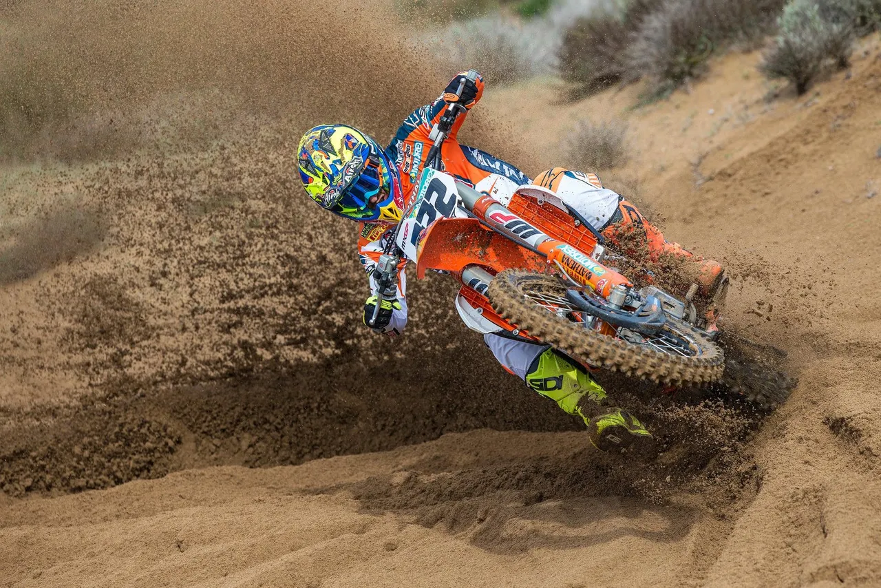 cairoli-sand-red-bull-ktm-mxgp-2016.jpg.jpg