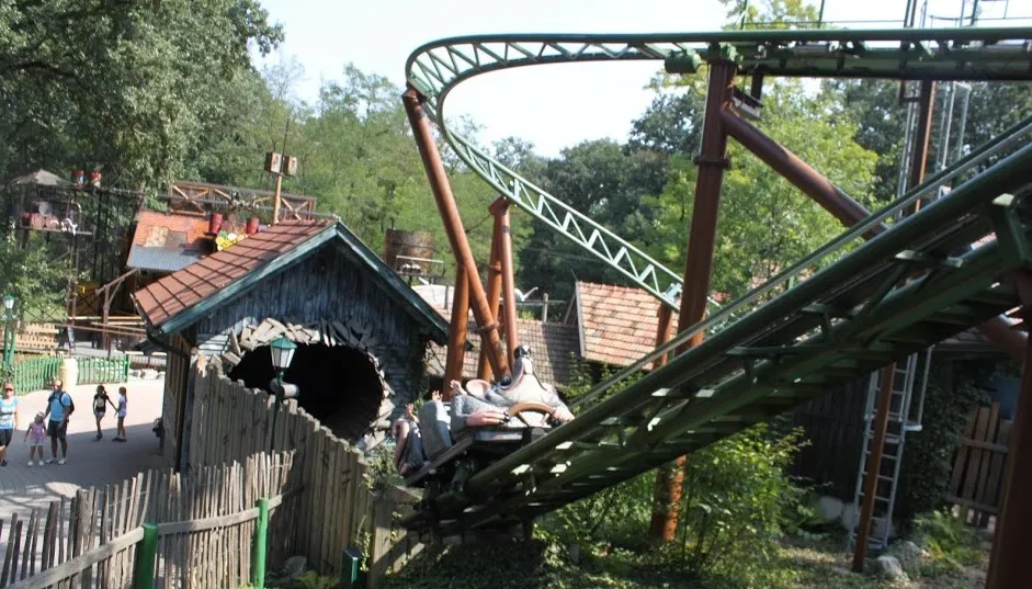Thomas enjoys the rollercoaster in the Familypark