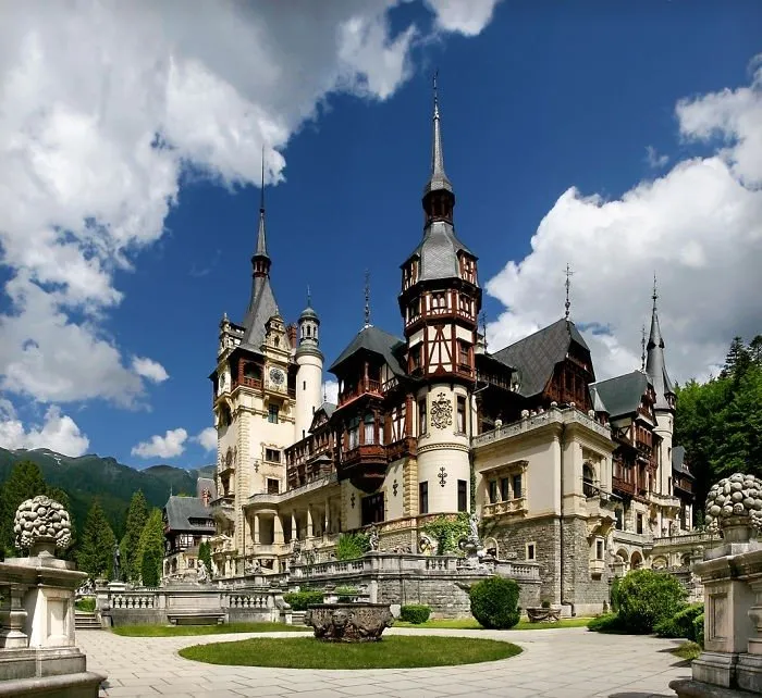 8-peles-castle-sinaia-romaniajpg-728x728.jpg