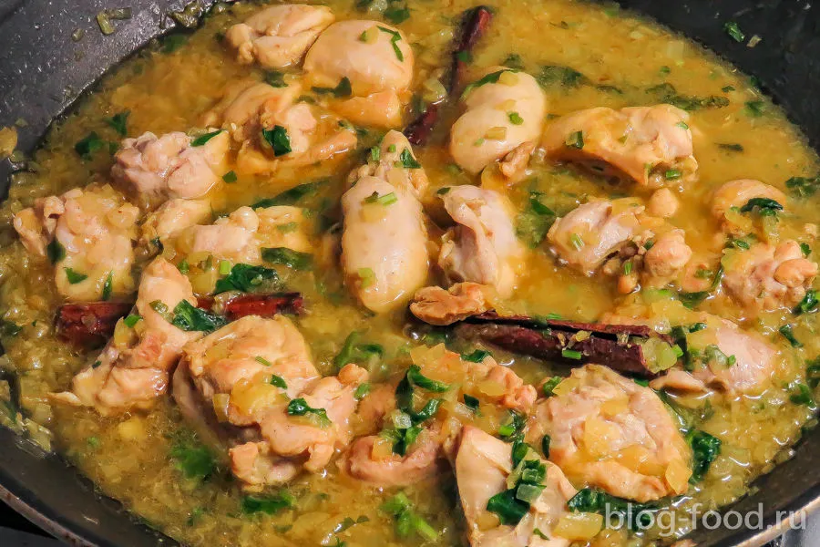 Chicken with honey pear and cinnamon