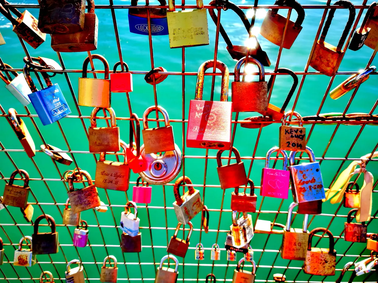 lovelocks32x24.jpg