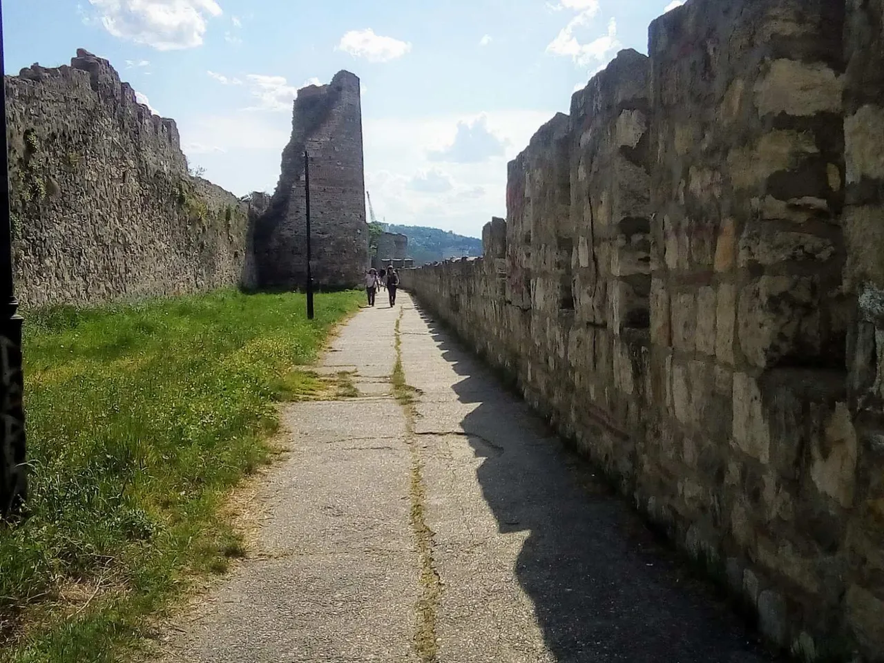 ljudi setaju 2.jpg