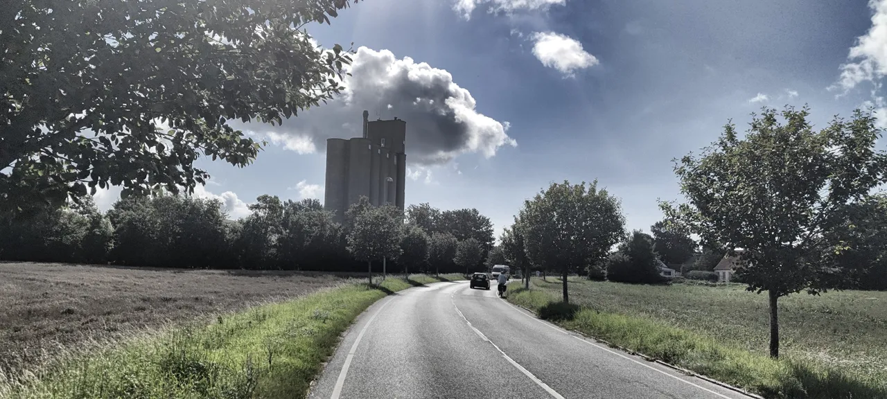 The highway out of Borre, with skyscraper (a granary)