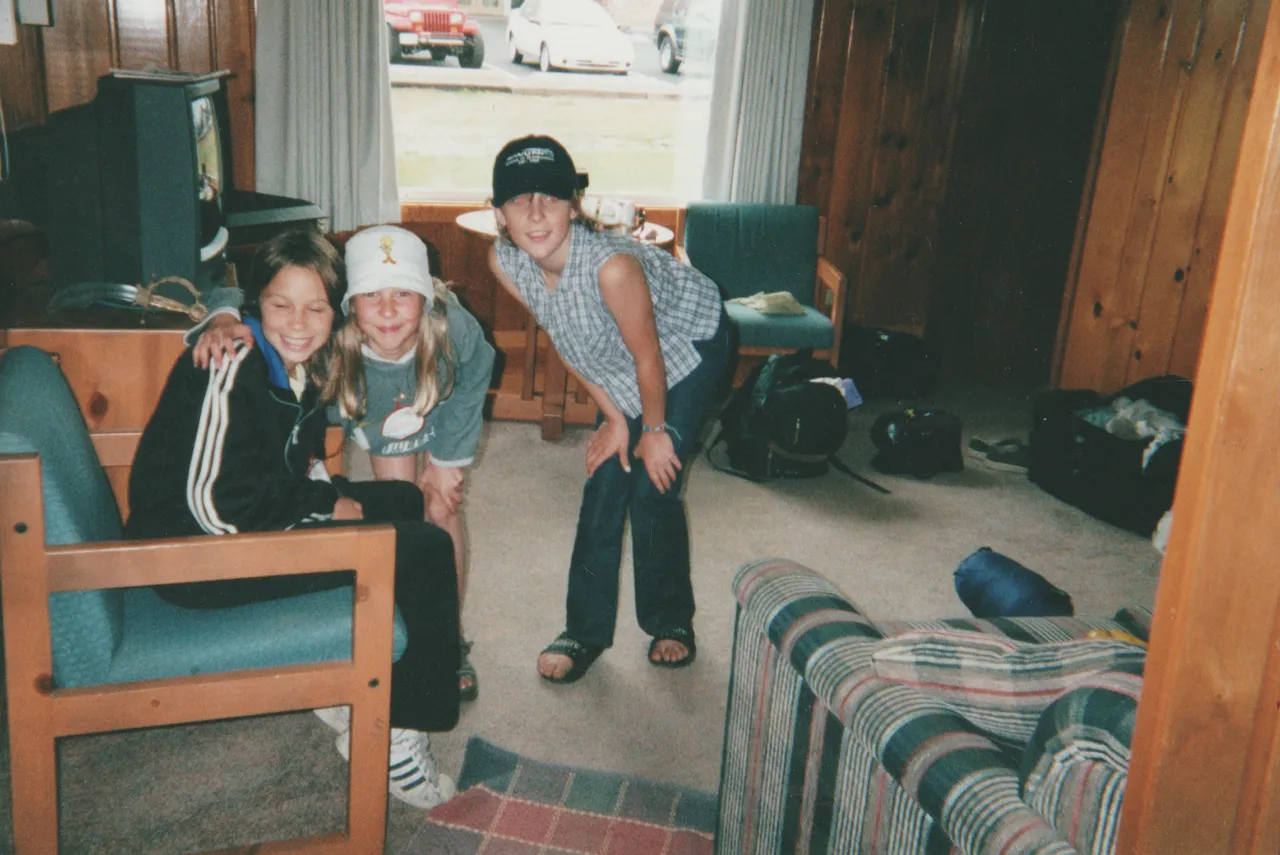 2000-07 - Crystal Arnold with her cousins, Amanda, Amelia, and or the other one two, the daughters of Brian Morehead, Morehead Pickett Reunion in July of that summer-2 ok.png