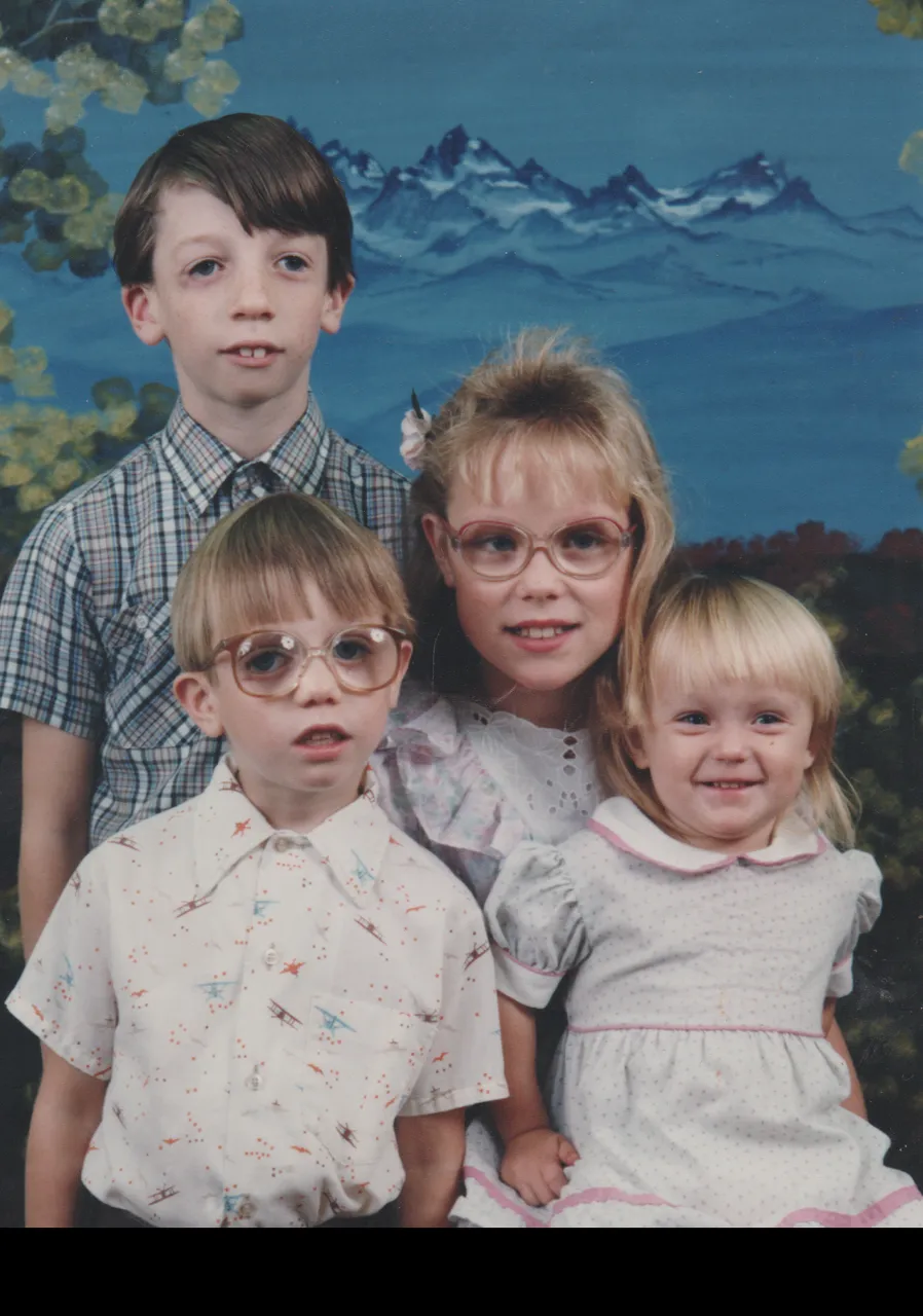 1992 maybe, Rick, Katie, Joey, Crystal, full photo, blue mountains, 1pic.png