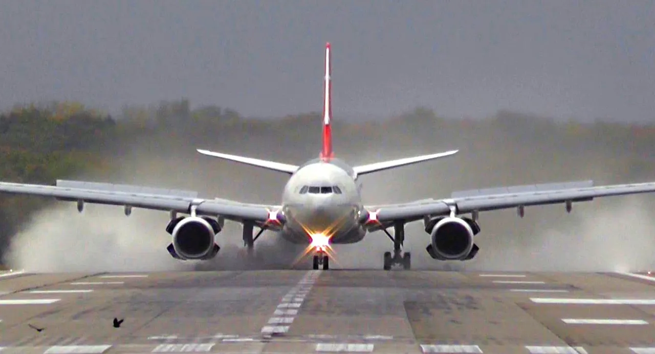 aeroplane landing