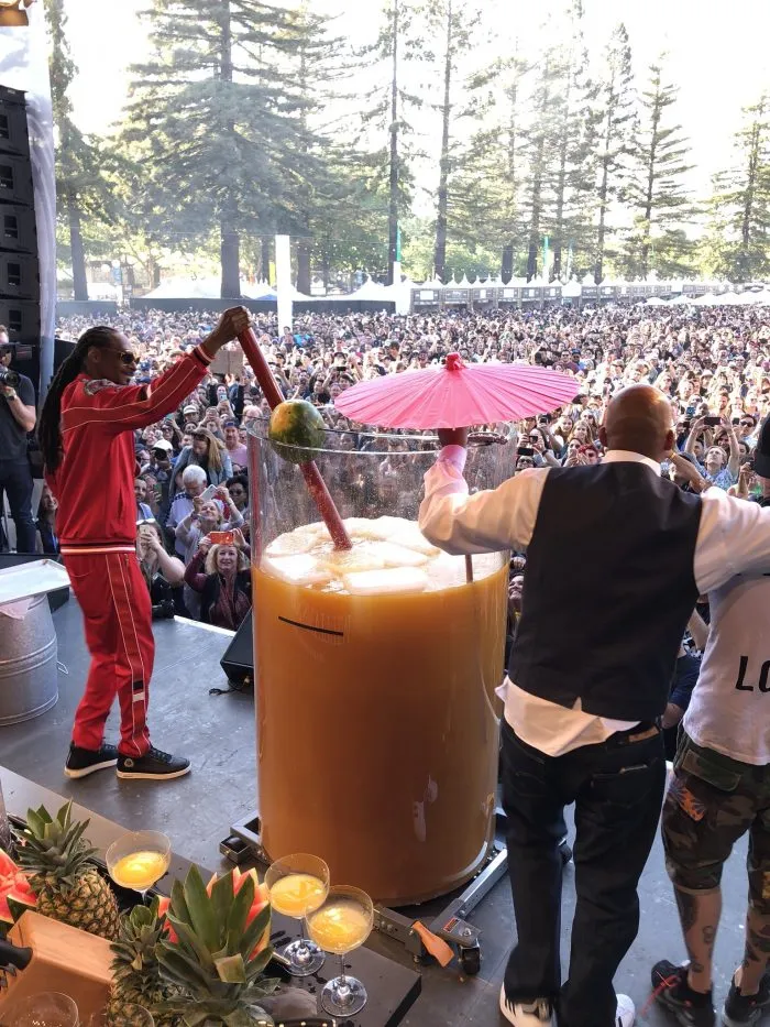 Snoop-Dogg-Breaks-Guiness-World-Record-700x933.jpg